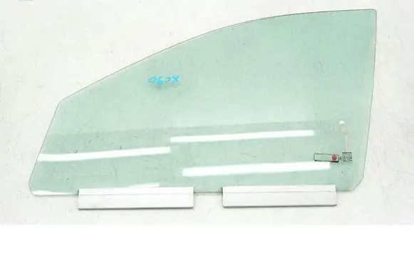 Volvo XC90 Front door window glass four-door
