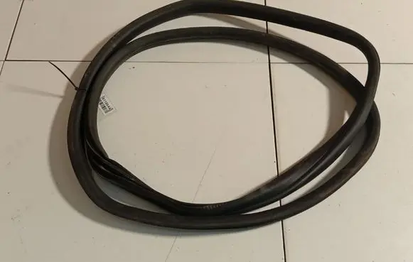 Skoda Fabia Mk2 (5J) Rubber seal front coupe door 