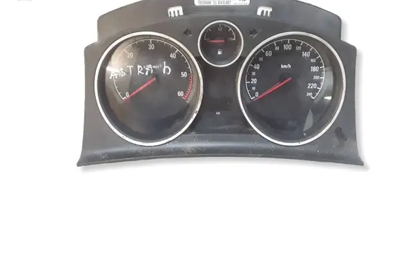 Opel Zafira B Speedometer (instrument cluster) 13225988