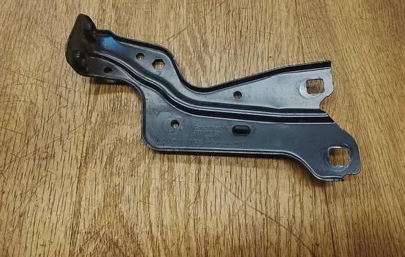 Porsche Macan (95B) Radiator support slam panel bracket 95B807334