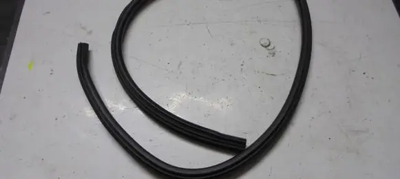 Hummer H3 Sliding door rubber seal 