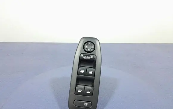 Peugeot 208 I Electric window control switch 96749624ZD