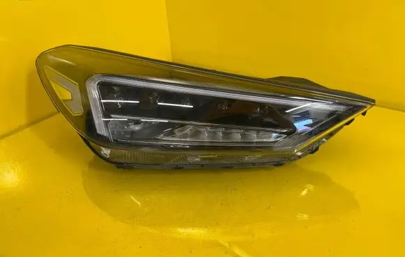 Hyundai Tucson TL Headlight/headlamp 92102D7700