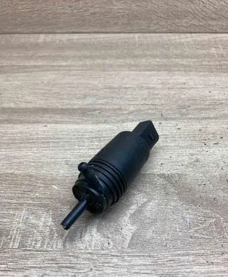 BMW 5 E39 Windscreen/windshield washer pump 8377612