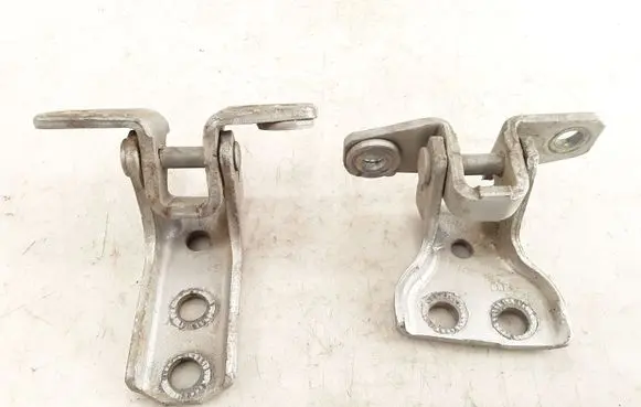 Mitsubishi Pajero Rear door hinge set 