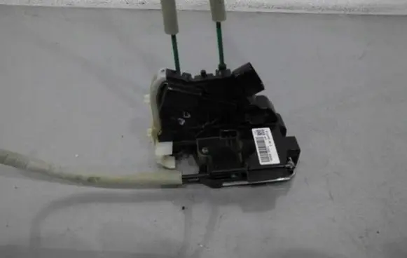 SsangYong Tivoli Front door lock
