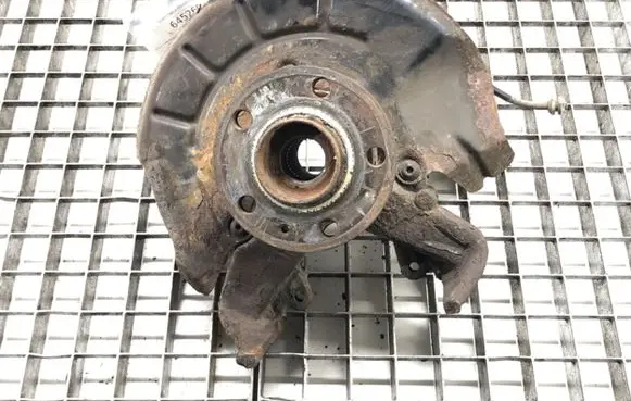 Skoda Fabia Mk1 (6Y) Front wheel hub spindle knuckle