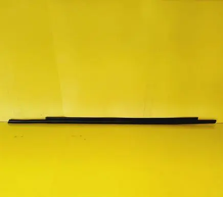 Opel Meriva A Front door glass trim molding 316219989 E093392729