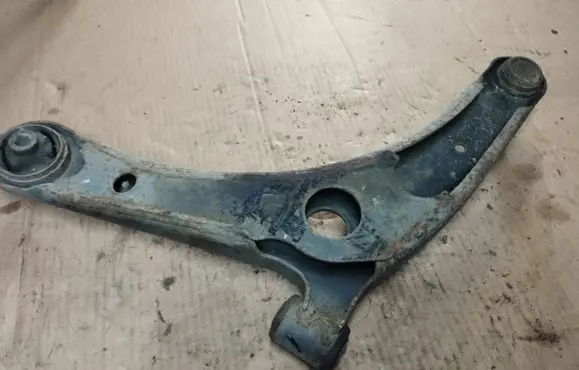 Peugeot 4007 Front lower control arm/wishbone