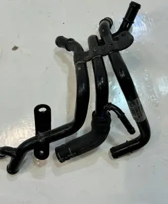 Volkswagen Golf VII Engine coolant pipe/hose 04L121064E