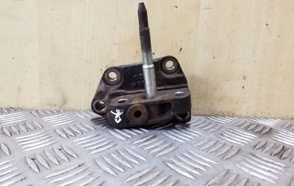 Honda Accord Engine mounting bracket