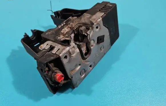 Renault Trafic II (X83) Rear door lock 8200020185 IMPRK1356742