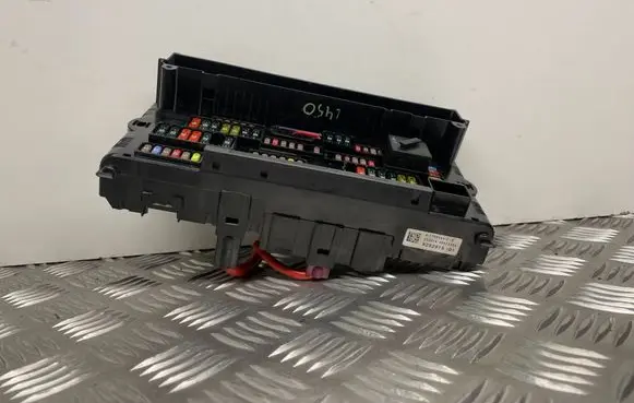 BMW 5 F10 F11 Fuse module 9252815