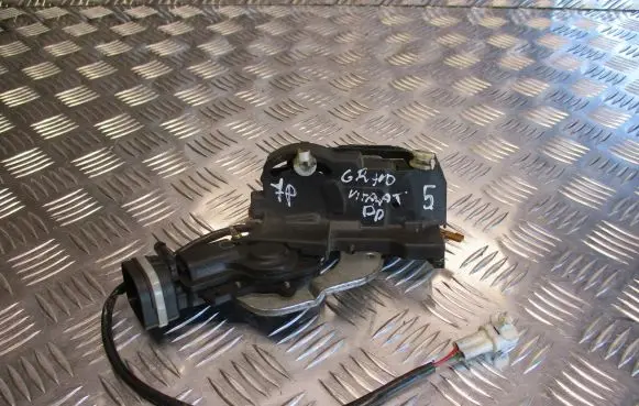 Suzuki Grand Vitara I Front door lock 
