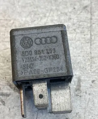 Audi A4 S4 B5 8D Other relay 8d0951253