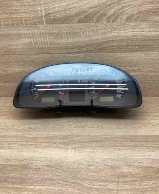 Volkswagen PASSAT B5 Speedometer (instrument cluster) 3B0920822 0263623023