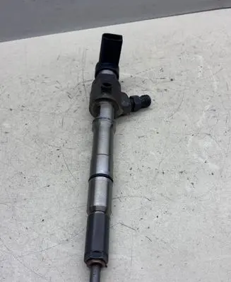 Volkswagen Golf VI Fuel injector 03L130277B C001