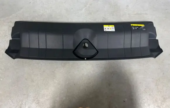 Audi A5 Engine bonnet/hood lock trim molding 8W6807081CE 8W6807081E