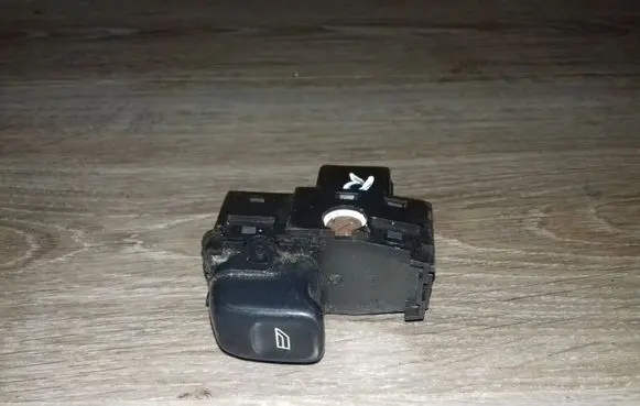 Volvo S60 Electric window control switch 8685288