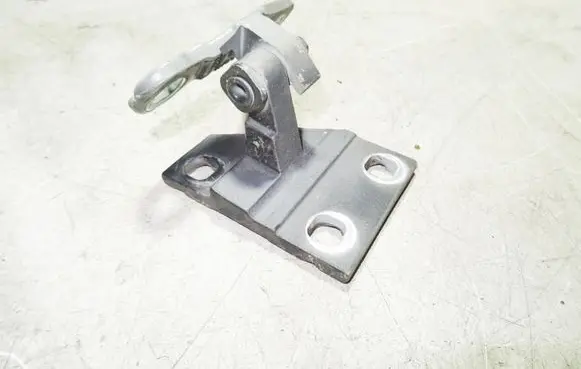 Volvo C30 Front door lower hinge 31218485