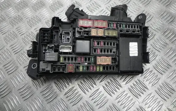Toyota C-HR I Fuse box set 82111F4S90
