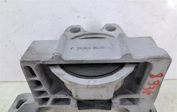 Volvo C30 Engine mount vacuum valve 