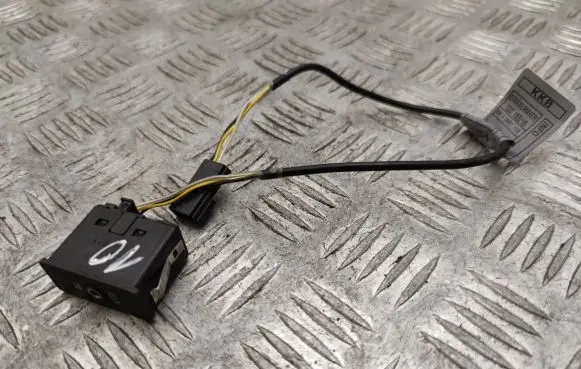 BMW 3 E90 E91 AUX in-socket connector 6930561 6940236