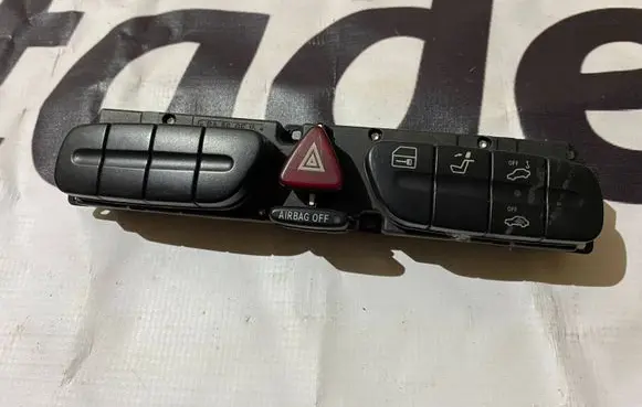 Mercedes-Benz C W203 Hazard light switch A2038216258 2038216258