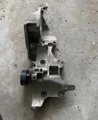 Volkswagen Sharan Generator/alternator bracket 03L903143Q