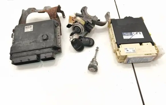 Toyota Sienna XL30 III Engine ECU kit and lock set 8966108300 TN2753009961 8922108070