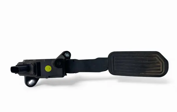 Accelerator throttle pedal