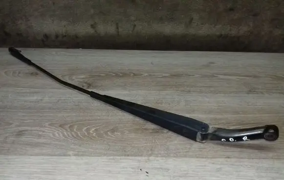 Volvo V70 Front wiper blade arm 30655615