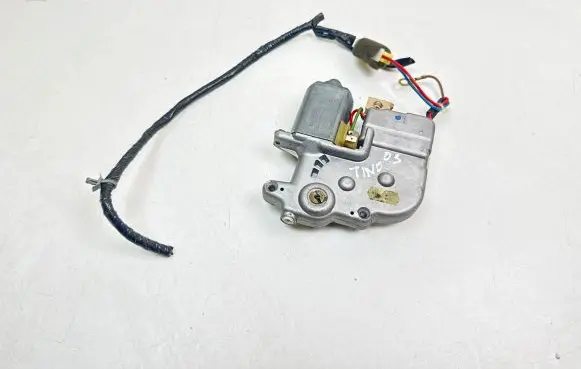 Nissan Almera Tino Sunroof motor/actuator 879696712 0130821839