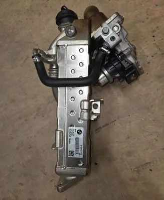BMW 5 G30 G31 G38 EGR valve cooler 8596444 8513132