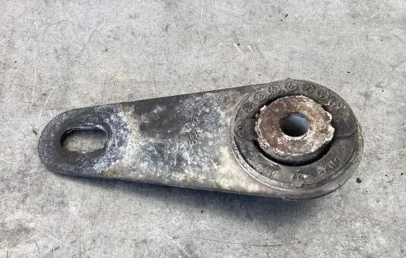 Peugeot 407 Engine mounting bracket 3605