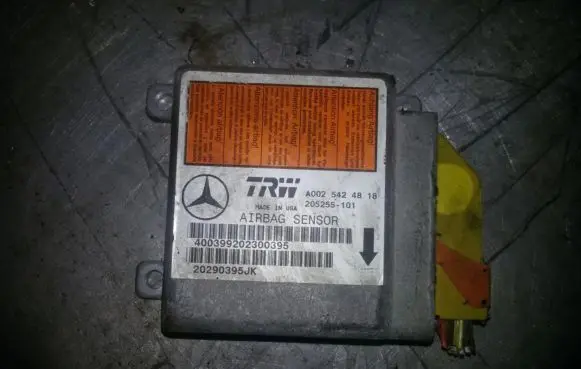 Mercedes-Benz ML W163 Airbag control unit/module a0025424818 205255-101