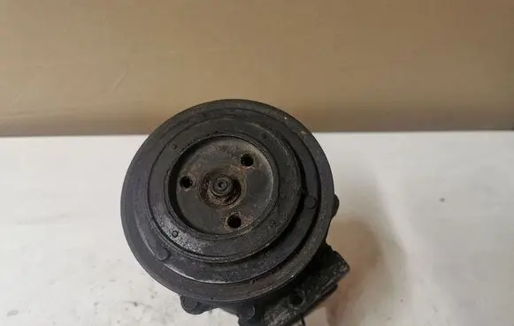 Renault Laguna I Air conditioning (A/C) compressor (pump) 7700111289