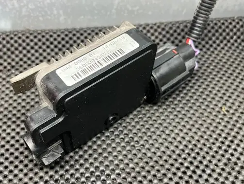 Volvo V60 Coolant fan relay 940009301 9400093