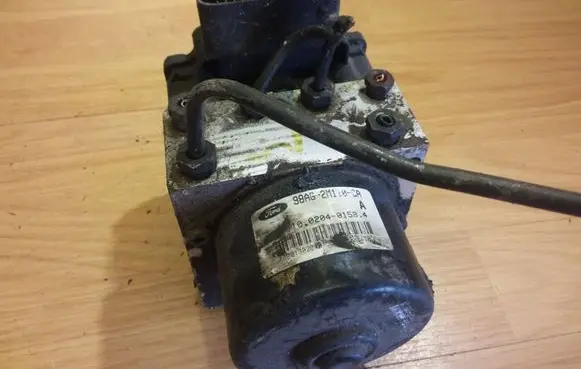 Ford Focus ABS Pump 98AG2M110CA