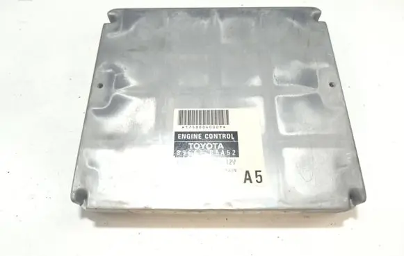 Toyota Avensis T250 Engine control unit/module 8966105A52 MB1758004000
