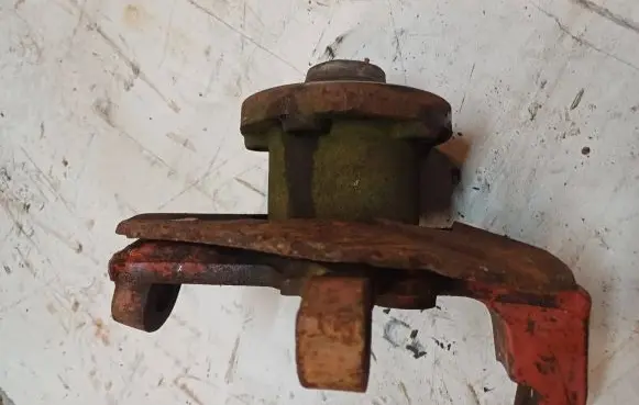 Iveco Daily 35.8 - 9 Front wheel hub