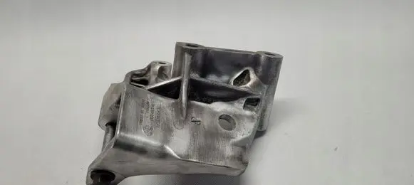 Volvo XC90 Engine mounting bracket 31430490