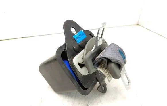Middle seatbelt (rear)