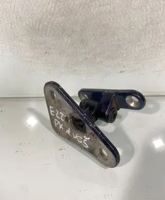 Mercedes-Benz E W211 Front door upper hinge