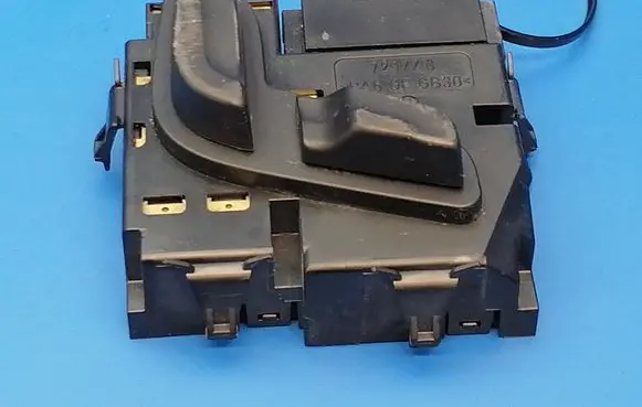Mercedes-Benz E W212 Seat control switch A2048701858
