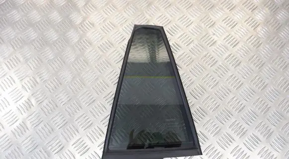 Toyota RAV 4 (XA40) Rear vent window glass 6818942050 6818942060