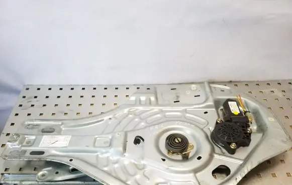 Hyundai Tucson JM Front door window regulator with motor 824702E010