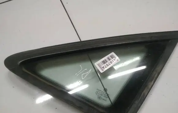 Volkswagen Touran I Front triangle window/glass AS2