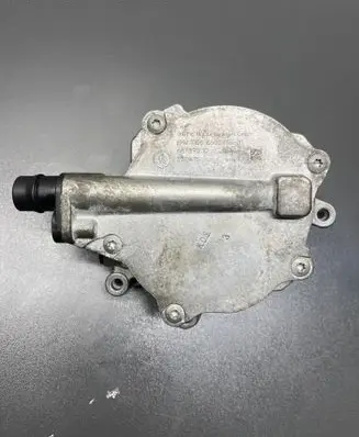 BMW 5 F10 F11 Vacuum pump 8605976 68739010 230415