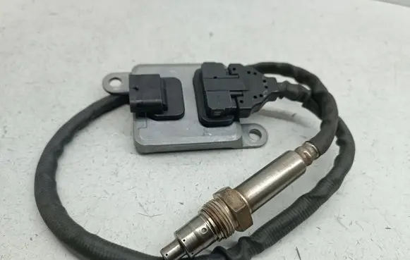 Mercedes-Benz Vito Viano W447 Lambda probe sensor A0009050108 0009050108